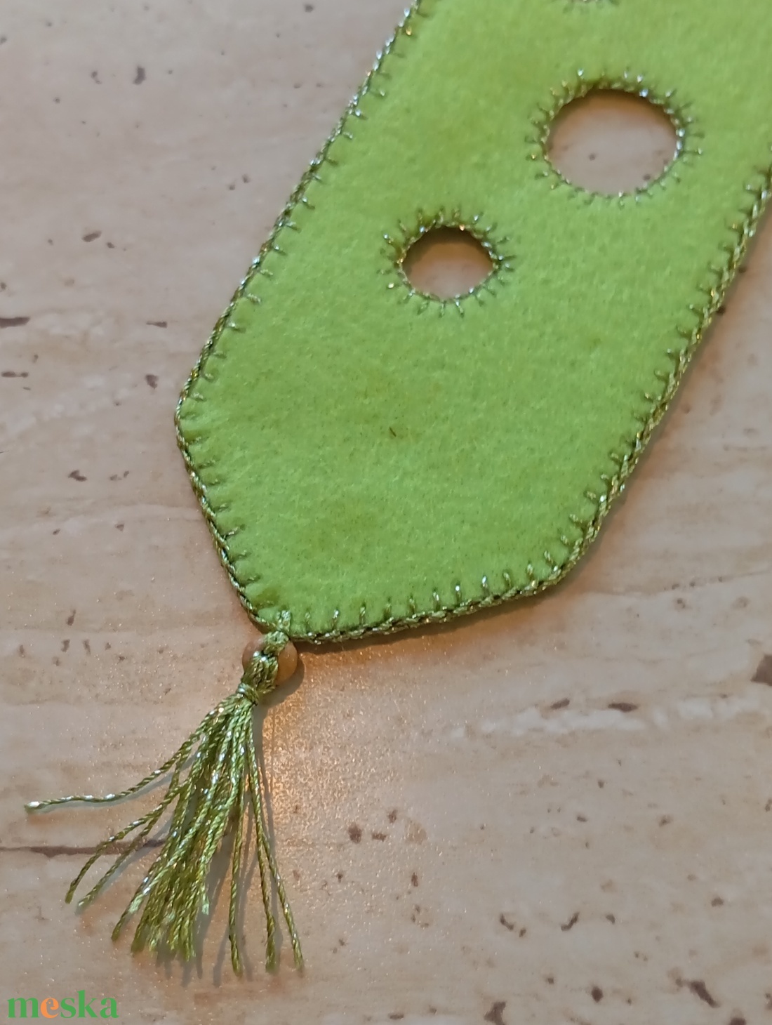 Világoszöld filc könyvjelző körmintával - könyv & zene - könyvjelző - Meska.hu