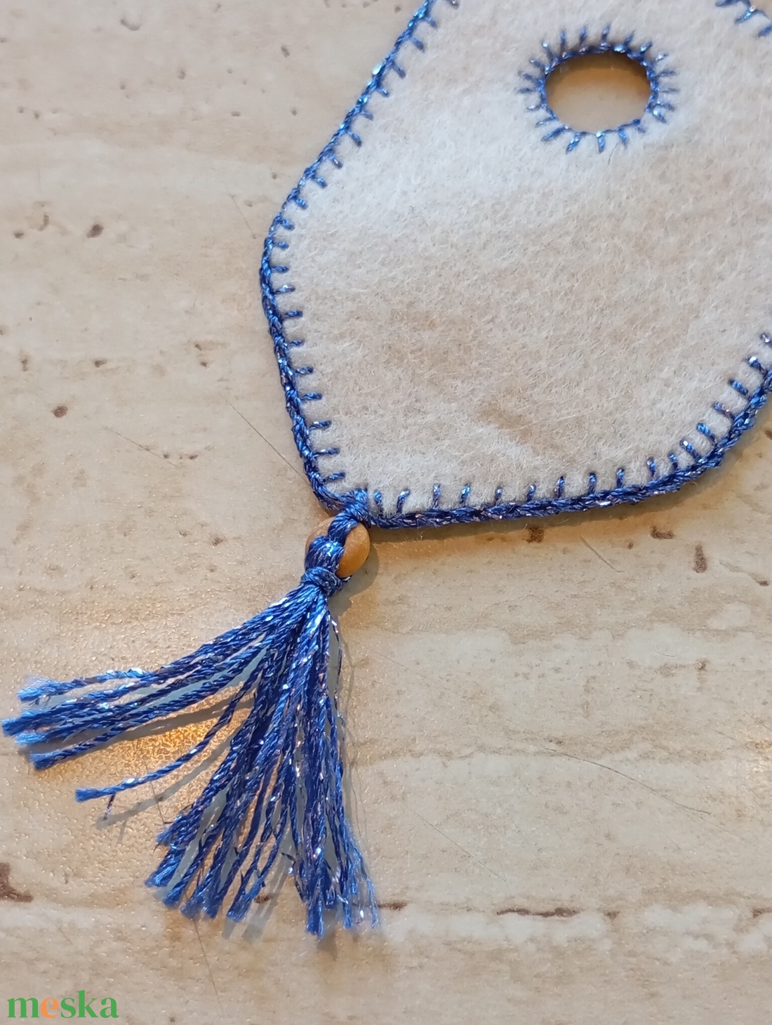 Sötétkék filc könyvjelző világos zöld körmintával - könyv & zene - könyvjelző - Meska.hu