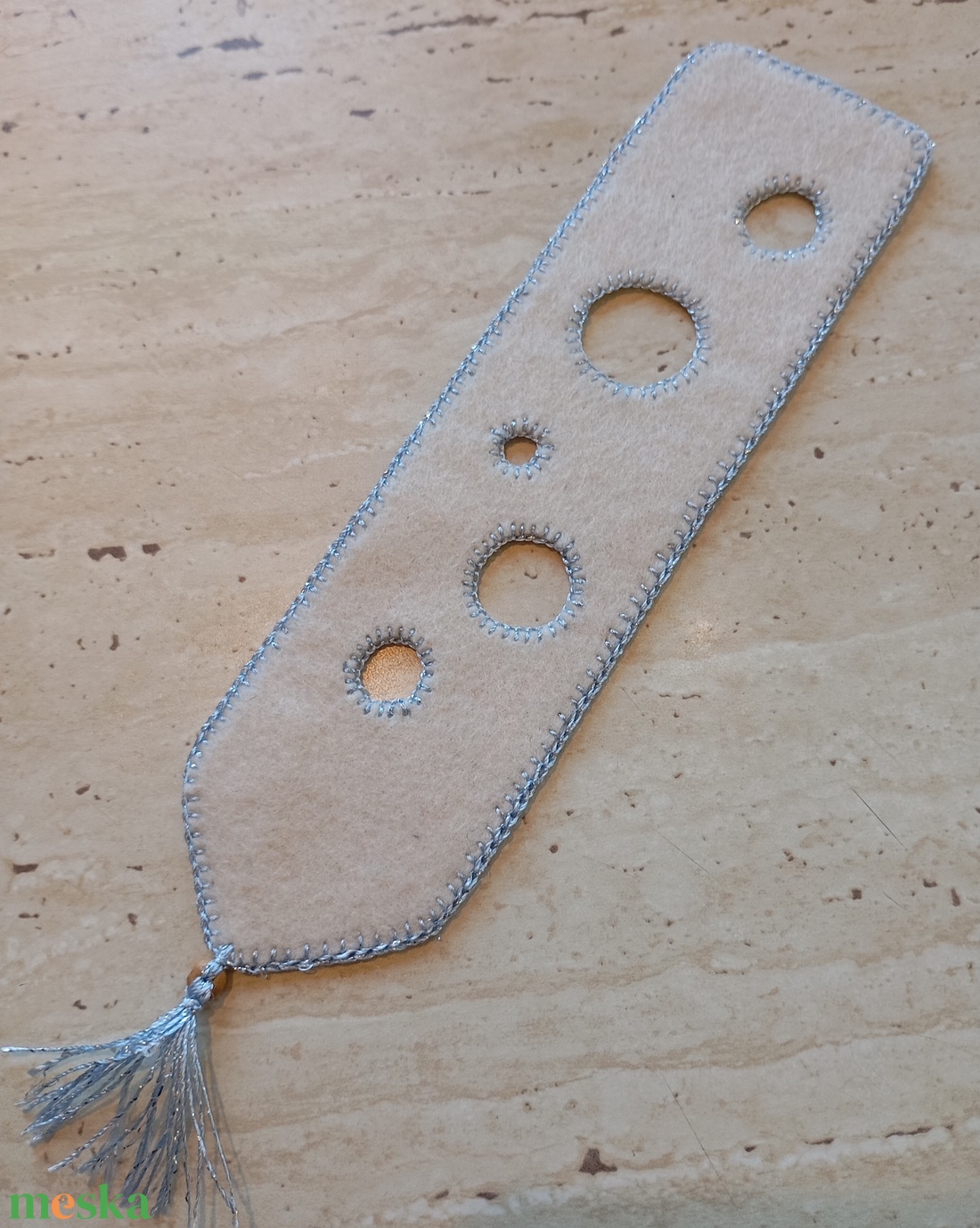 Világoskék filc könyvjelző világos zöld körmintával - könyv & zene - könyvjelző - Meska.hu