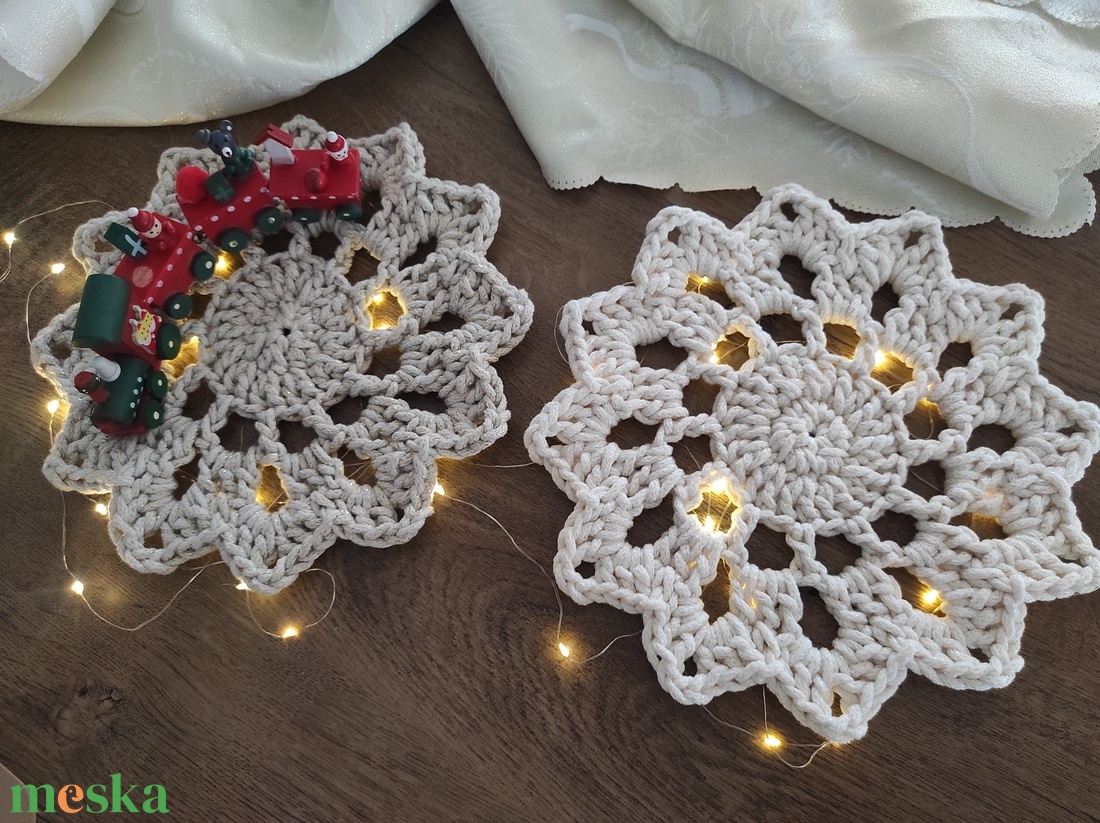 Karácsonyi alátét, asztalközép - karácsony - karácsonyi lakásdekoráció - ünnepi asztaldekoráció - Meska.hu