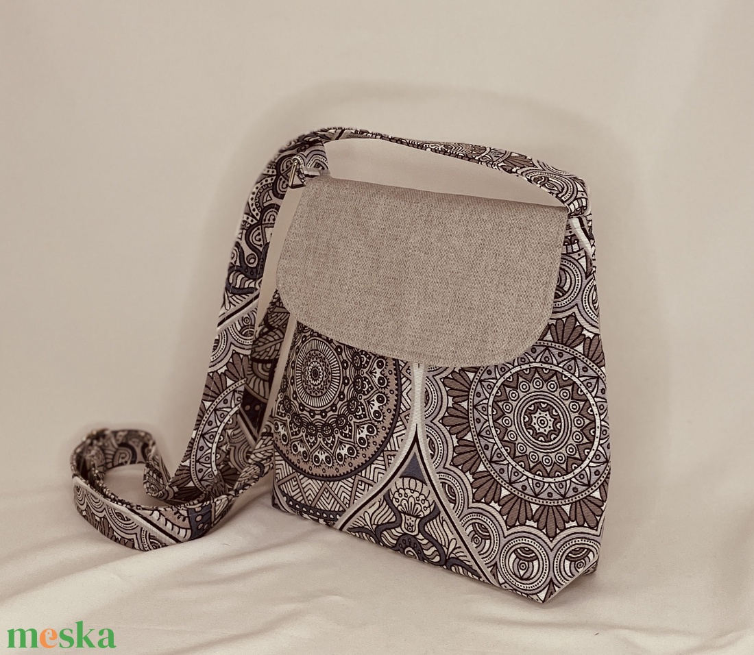 Mintás női oldaltáska - táska & tok - kézitáska & válltáska - vállon átvethető táska - Meska.hu
