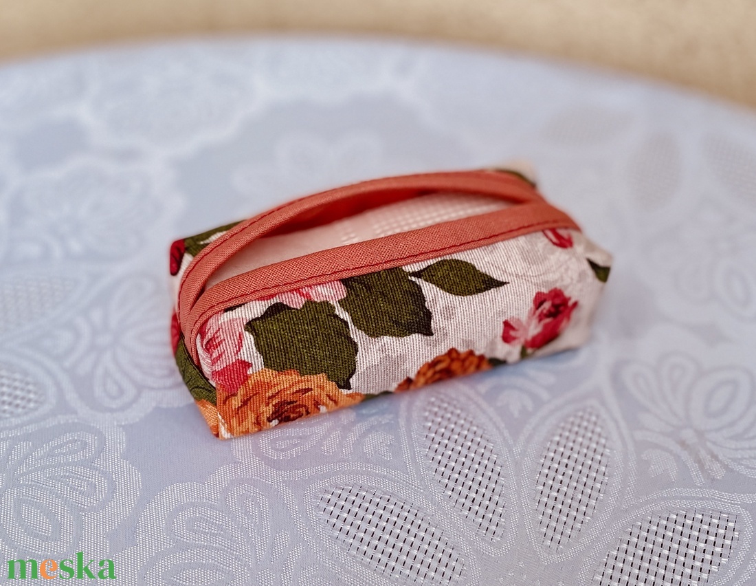 Vászon zsebkendőtartó - táska & tok - pénztárca & más tok - zsebkendőtartó tok - Meska.hu