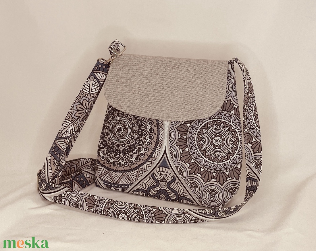 Mintás női oldaltáska - táska & tok - kézitáska & válltáska - vállon átvethető táska - Meska.hu