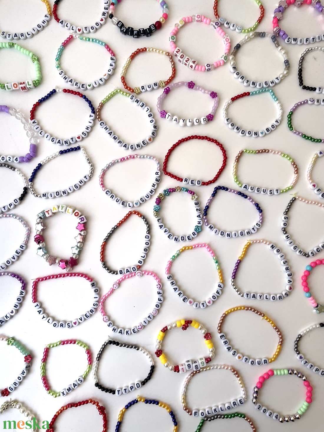 Taylor Swift The Eras Tour Friendship Bracelet, barátságkarkötő, meglepetés 3db - ékszer - karkötő - gyöngyös karkötő - Meska.hu Taylor Swift The Eras Tour Friendship Bracelet, barátságkarkötő, meglepetés 3db - ékszer - karkötő - gyöngyös karkötő - Meska.hu