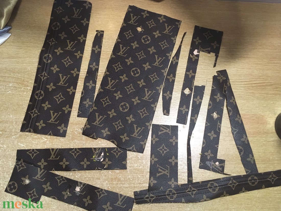 Eladó L.V. szív alakú kulcstartó - táska & tok - kulcstartó & táskadísz - kulcstartó - Meska.hu