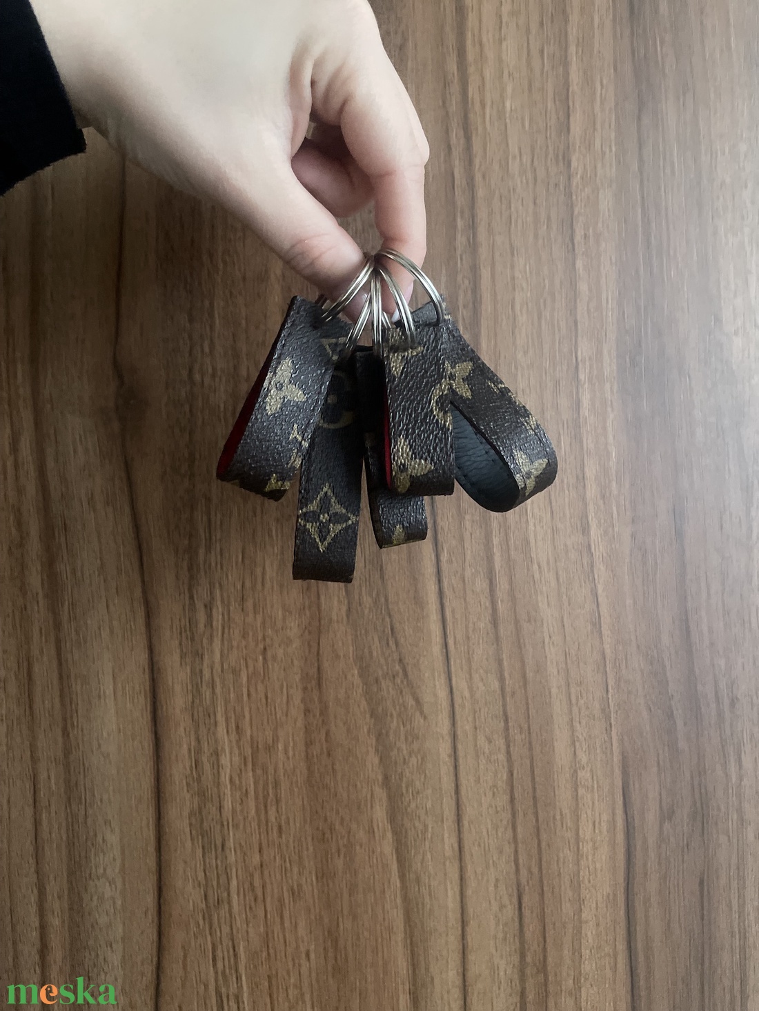 Eladó L.V. függő kulcstartó - táska & tok - kulcstartó & táskadísz - kulcstartó - Meska.hu