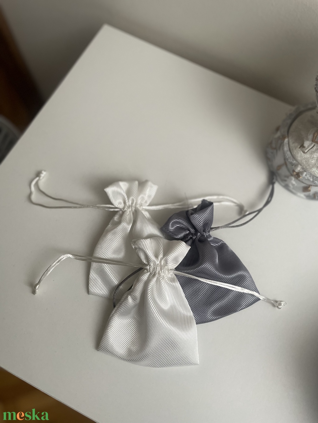 Eladó L.V. szív alakú kulcstartó - táska & tok - kulcstartó & táskadísz - kulcstartó - Meska.hu