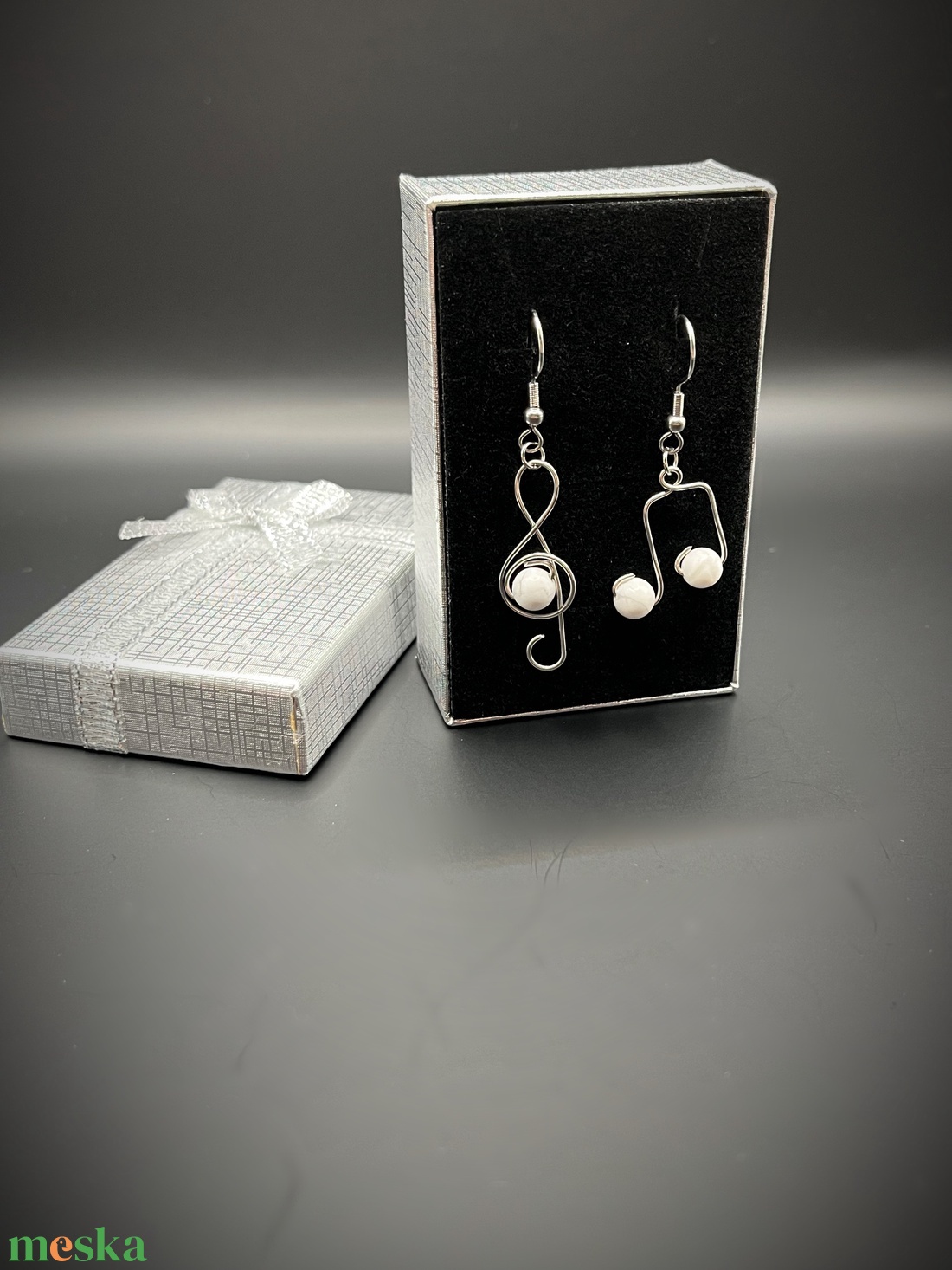 Hangjegy fülbevaló  - ékszer - fülbevaló - lógó fülbevaló - Meska.hu