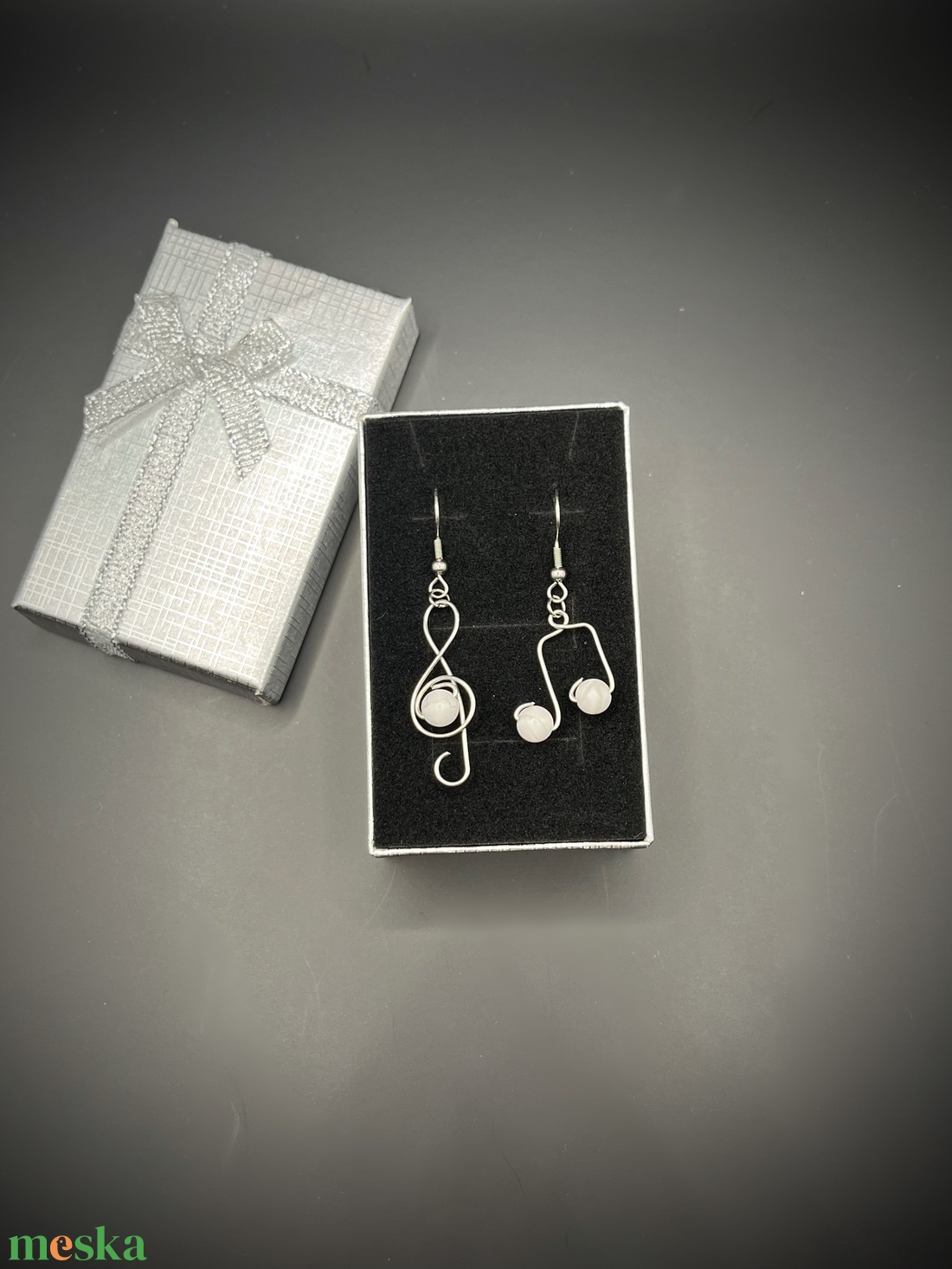 Hangjegy fülbevaló  - ékszer - fülbevaló - lógó fülbevaló - Meska.hu