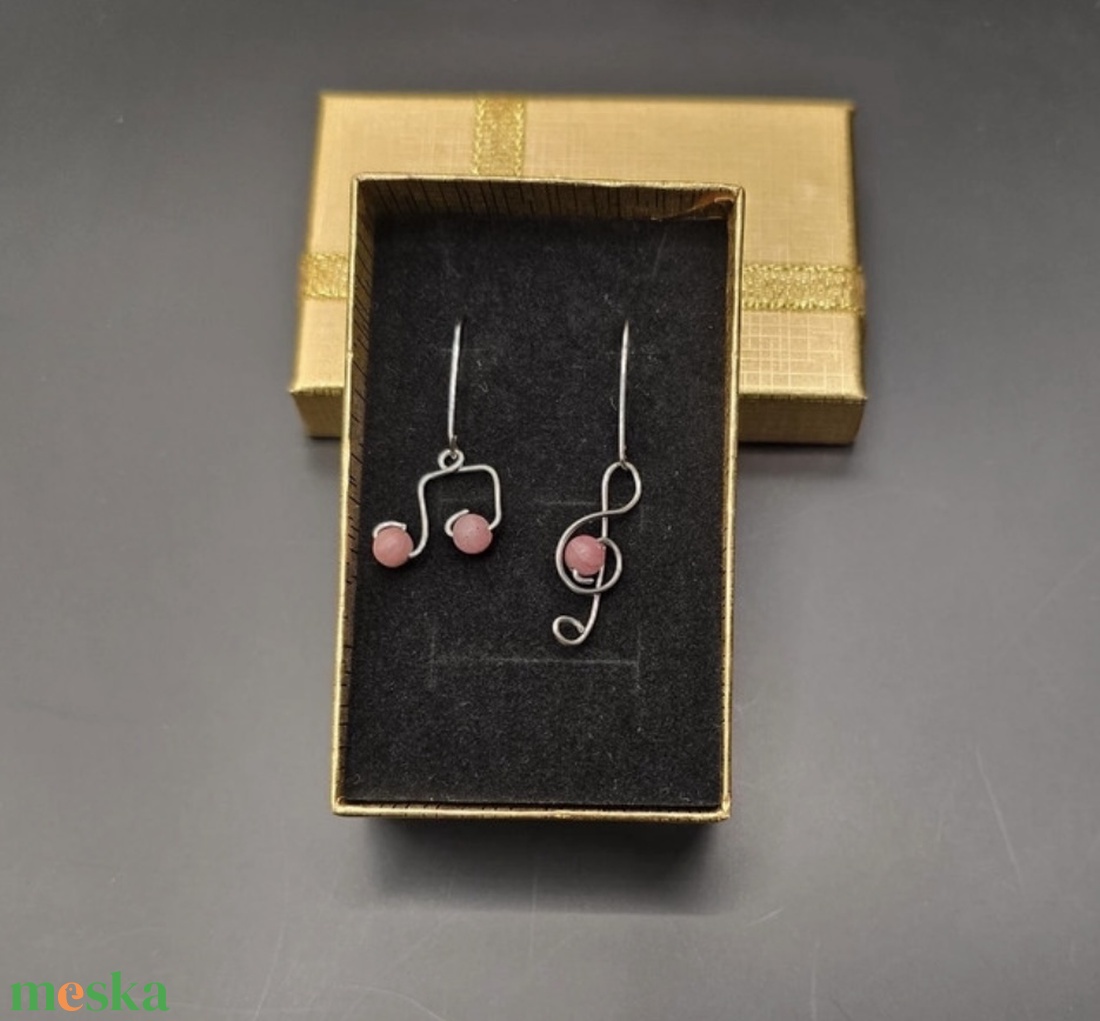 Hangjegy fülbevaló  - ékszer - fülbevaló - lógó fülbevaló - Meska.hu