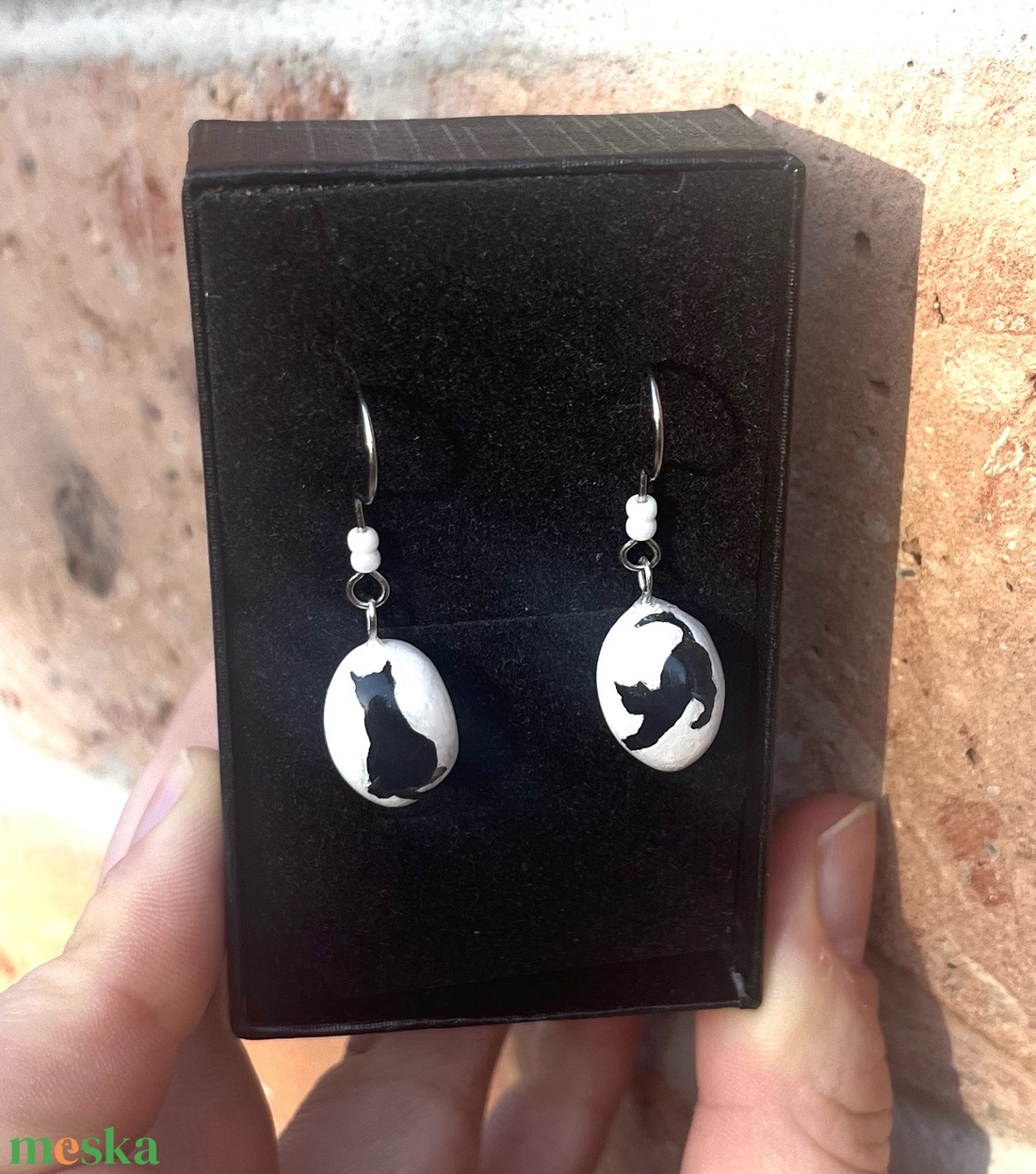 Macska fülbevaló  - ékszer - fülbevaló - lógó fülbevaló - Meska.hu