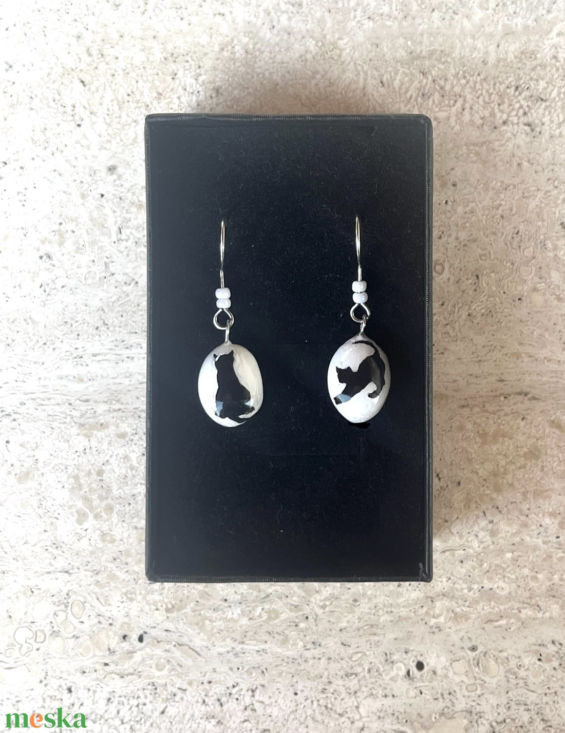 Macska fülbevaló  - ékszer - fülbevaló - lógó fülbevaló - Meska.hu