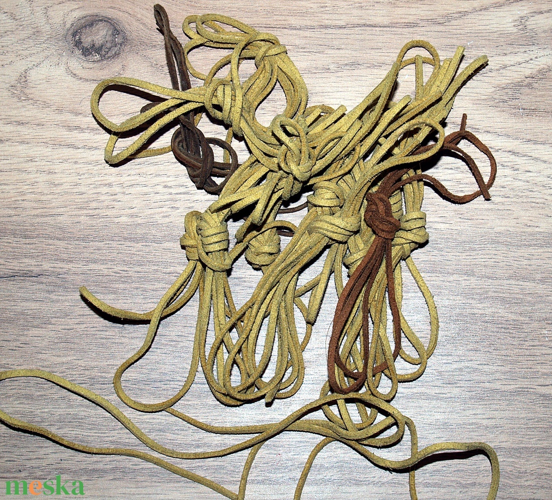 Hasított bőr szál nyaklánchoz 16 db - kellékek & szerszámok - rövidáru - fonal, cérna - bőr szál - Meska.hu