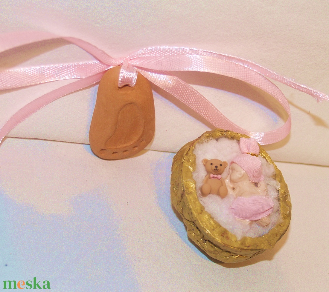 Gender reveal- Egy kis dió, benne egy nagy csoda - baba - mama - babaemlékek - bababejelentők - Meska.hu