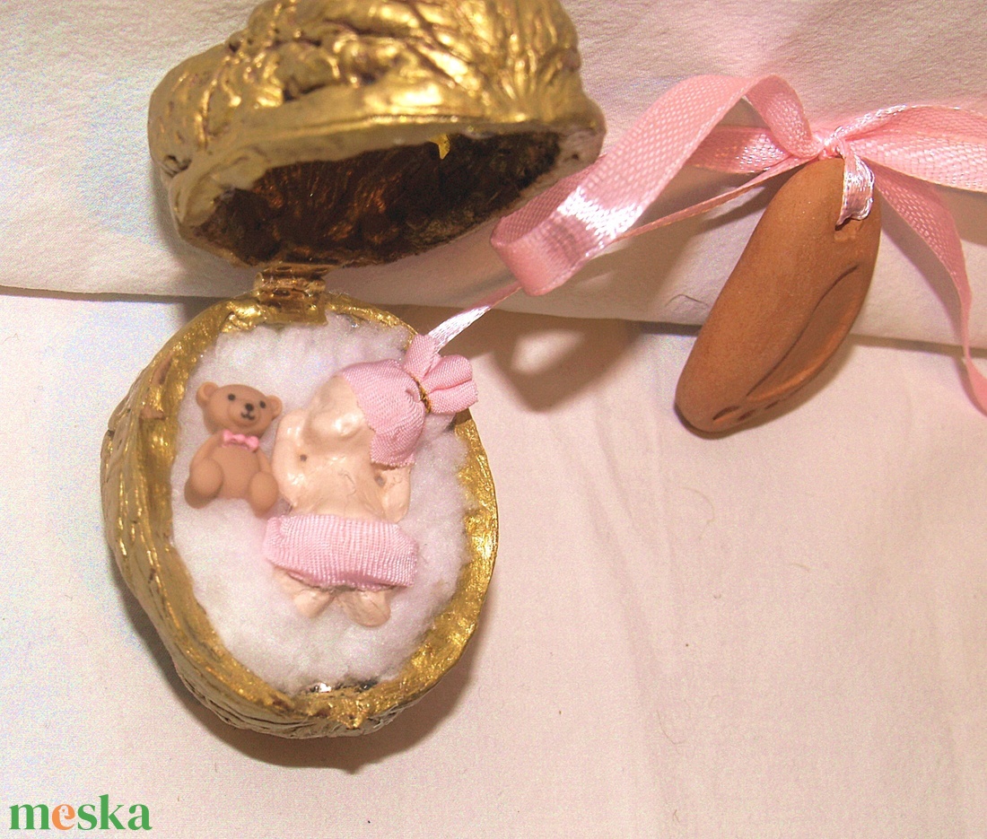 Gender reveal- Egy kis dió, benne egy nagy csoda - baba - mama - babaemlékek - bababejelentők - Meska.hu