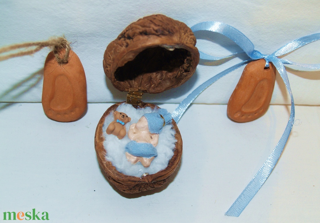 Gender reveal- Egy kis dió, benne egy nagy csoda - baba - mama - babaemlékek - bababejelentők - Meska.hu