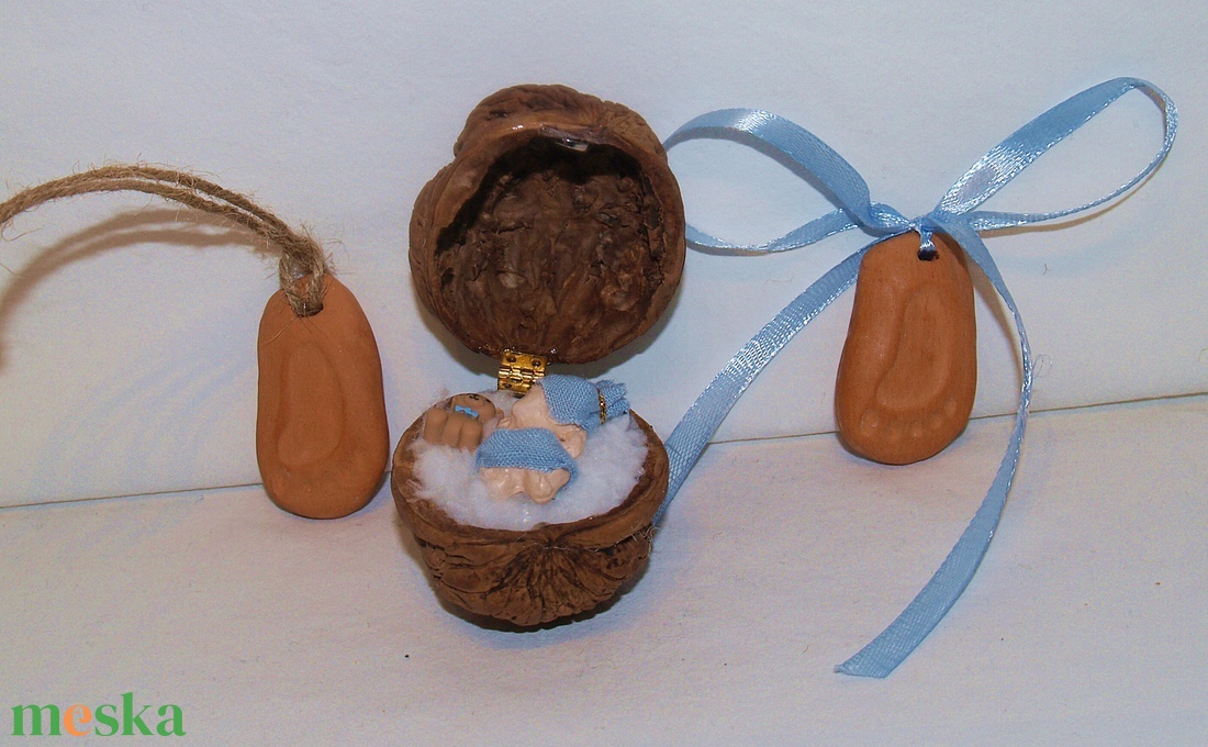 Gender reveal- Egy kis dió, benne egy nagy csoda - baba - mama - babaemlékek - bababejelentők - Meska.hu