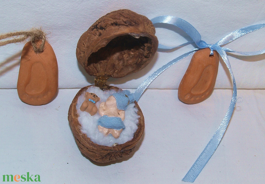 Gender reveal- Egy kis dió, benne egy nagy csoda - baba - mama - babaemlékek - bababejelentők - Meska.hu