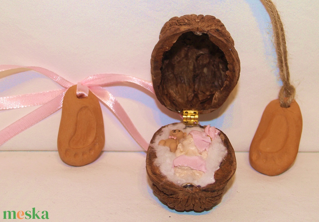 Gender reveal- Egy kis dió, benne egy nagy csoda - baba - mama - babaemlékek - bababejelentők - Meska.hu