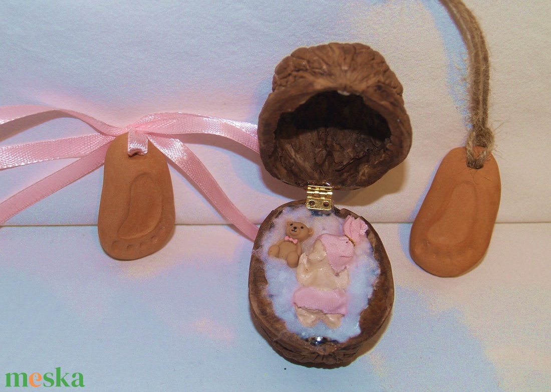 Gender reveal- Egy kis dió, benne egy nagy csoda - baba - mama - babaemlékek - bababejelentők - Meska.hu