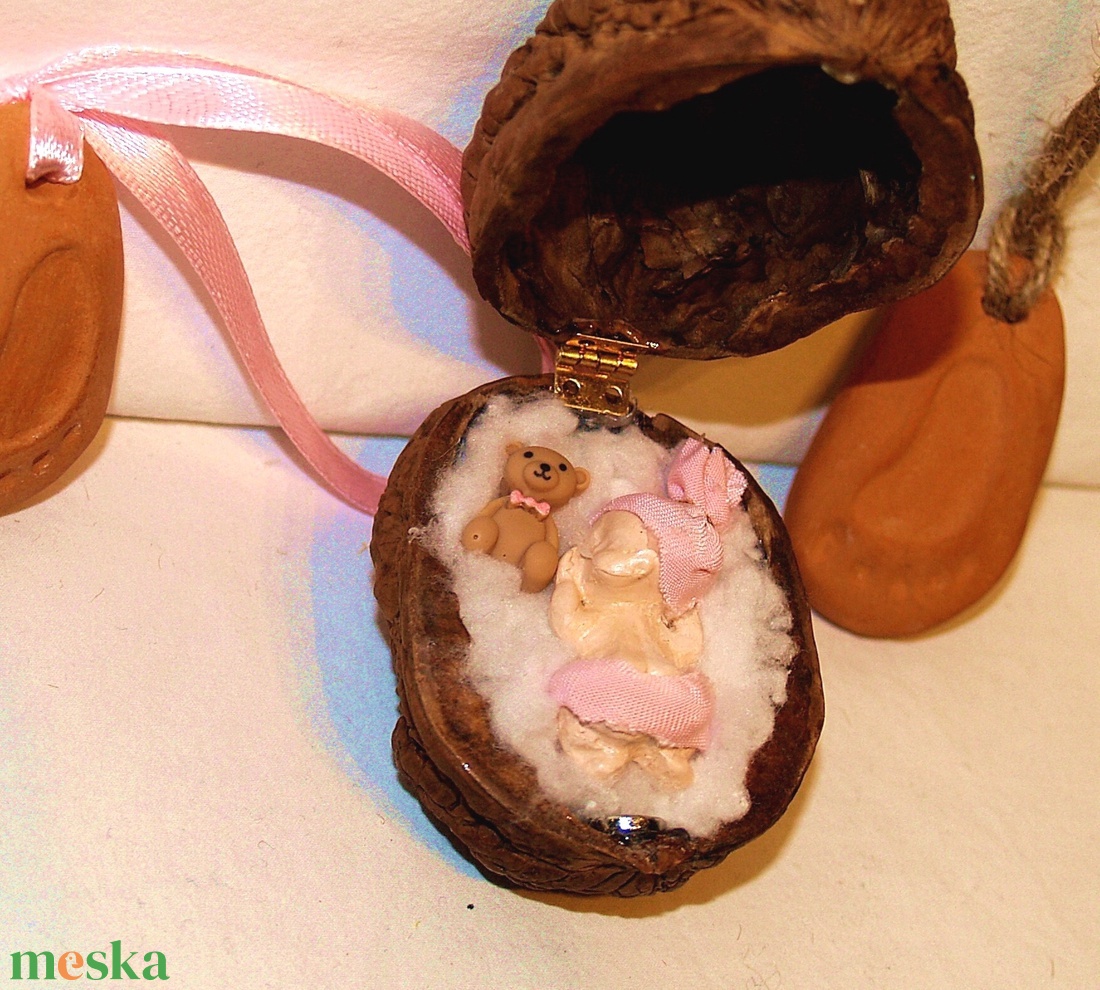 Gender reveal- Egy kis dió, benne egy nagy csoda - baba - mama - babaemlékek - bababejelentők - Meska.hu