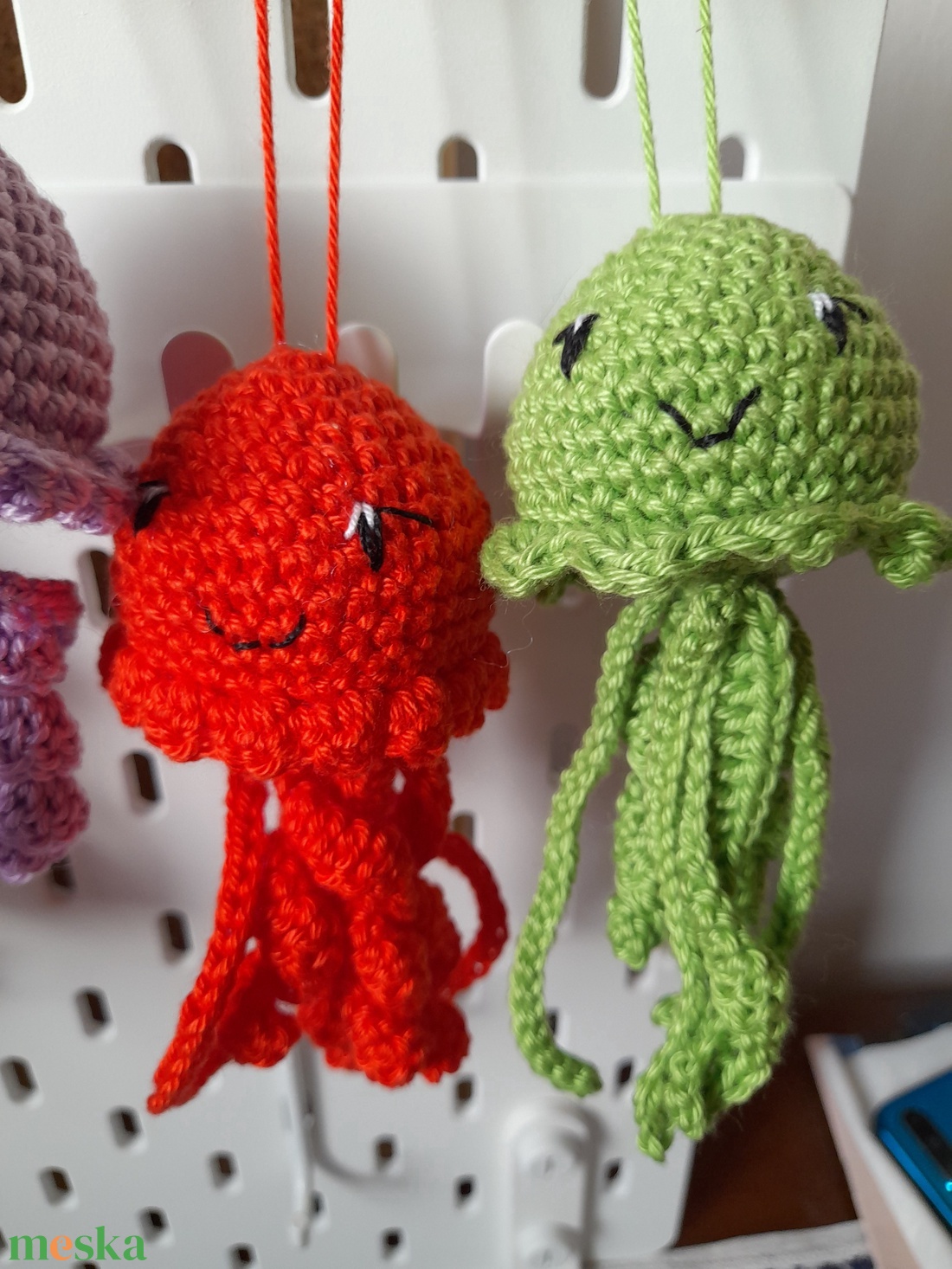Horgolt mini meduzák - táska & tok - kulcstartó & táskadísz - táskadísz - Meska.hu
