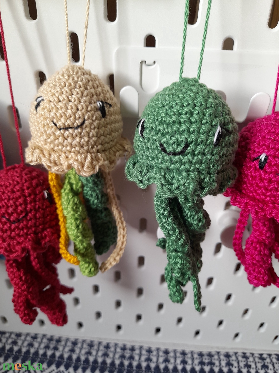 Horgolt mini meduzák - táska & tok - kulcstartó & táskadísz - táskadísz - Meska.hu