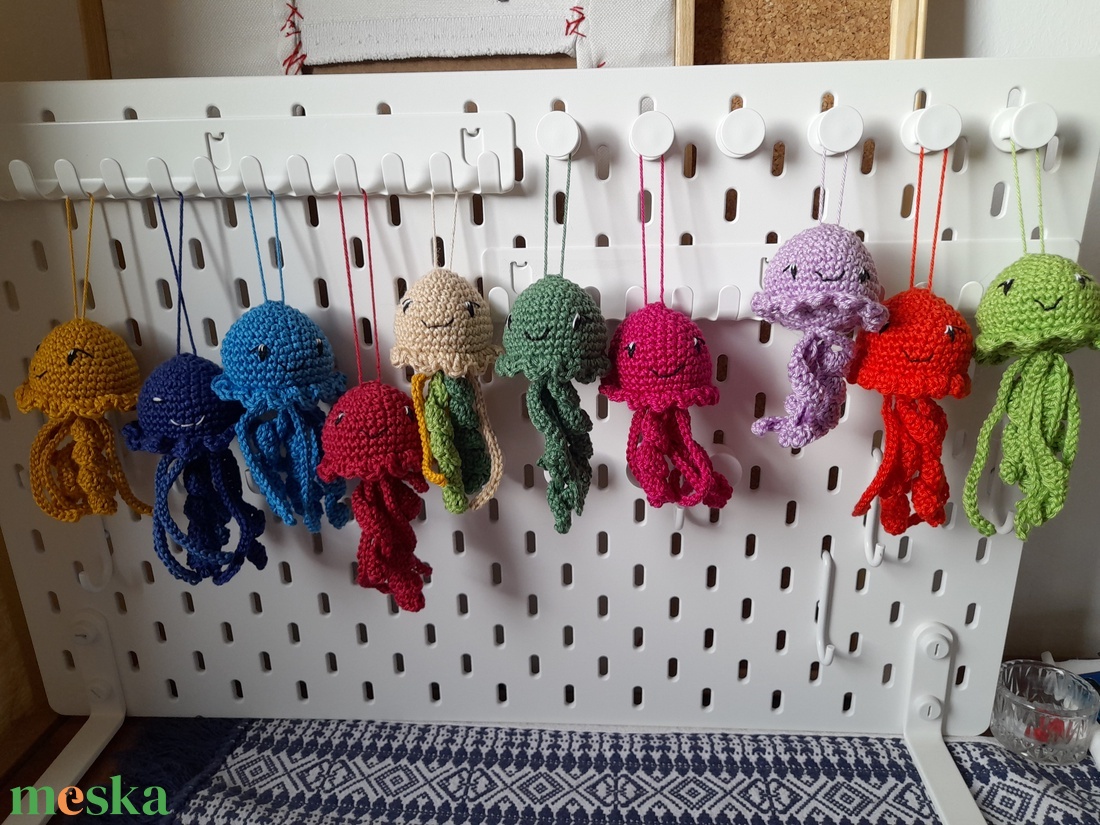 Horgolt mini meduzák - táska & tok - kulcstartó & táskadísz - táskadísz - Meska.hu