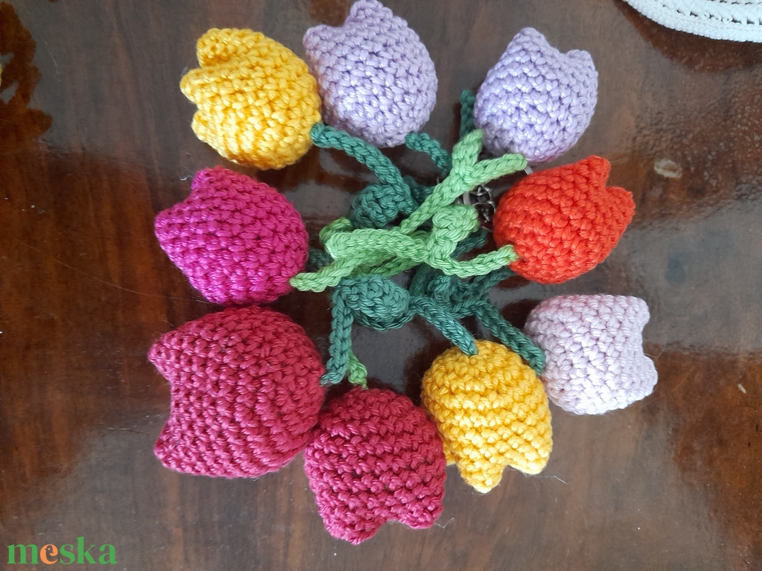 Tulipános horgolt kulcstartó  - táska & tok - kulcstartó & táskadísz - kulcstartó - Meska.hu