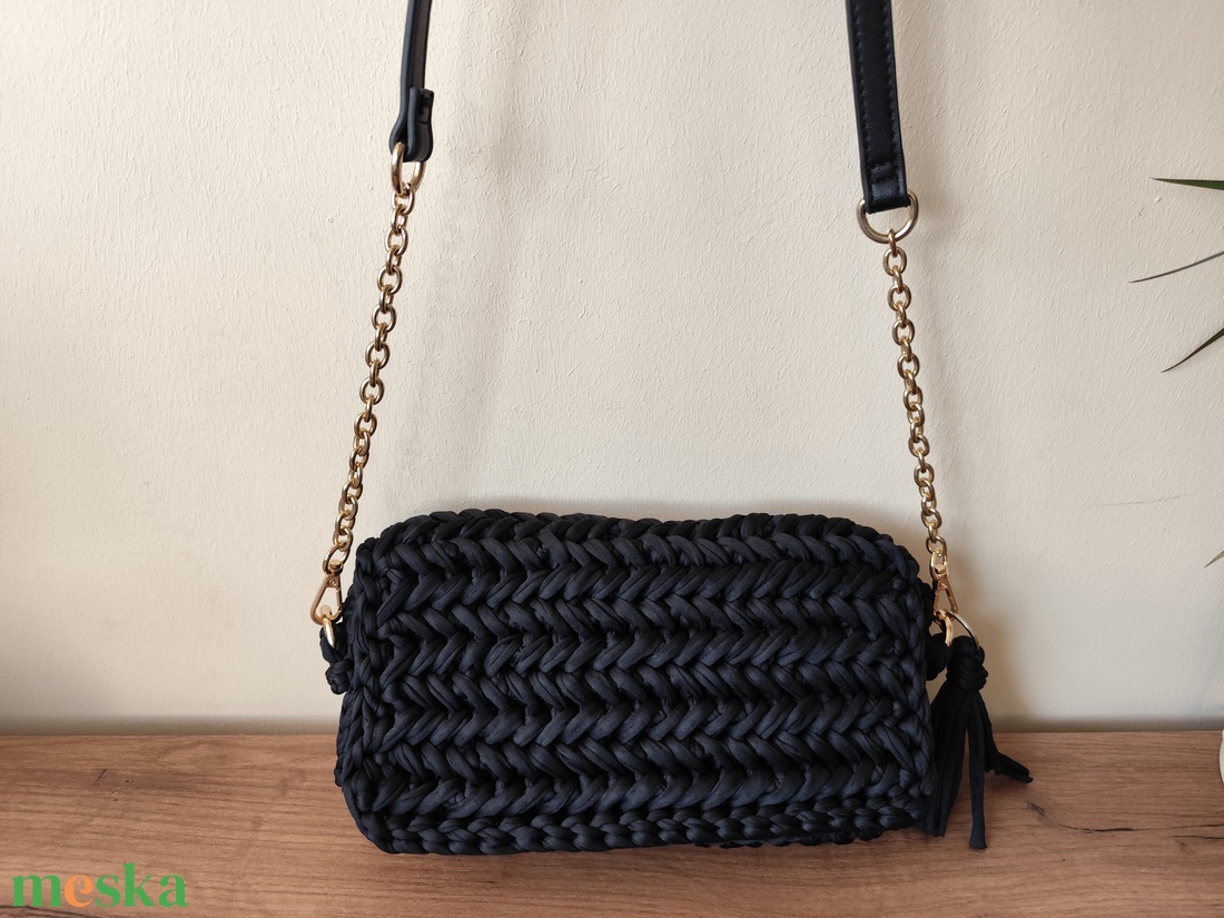 Elegáns horgolt oldaltáska  - táska & tok - kézitáska & válltáska - vállon átvethető táska - Meska.hu