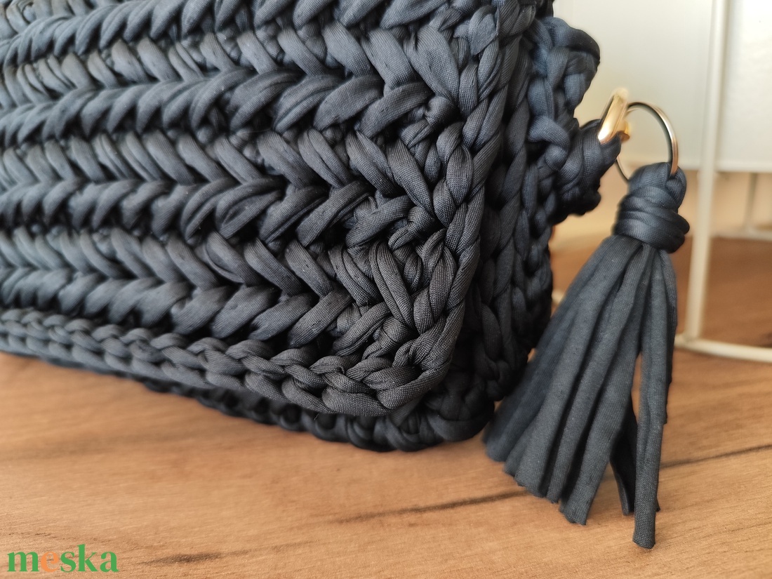 Elegáns horgolt oldaltáska  - táska & tok - kézitáska & válltáska - vállon átvethető táska - Meska.hu