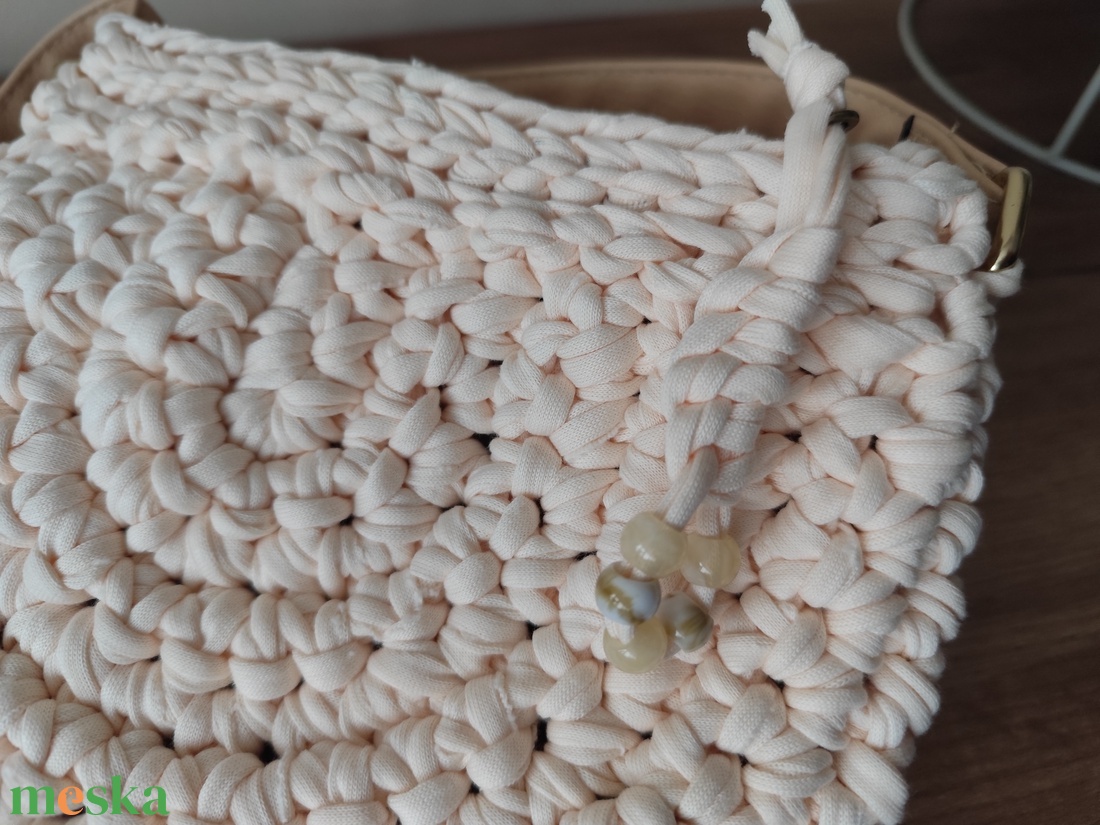 Horgolt oldaltáska  - táska & tok - kézitáska & válltáska - vállon átvethető táska - Meska.hu