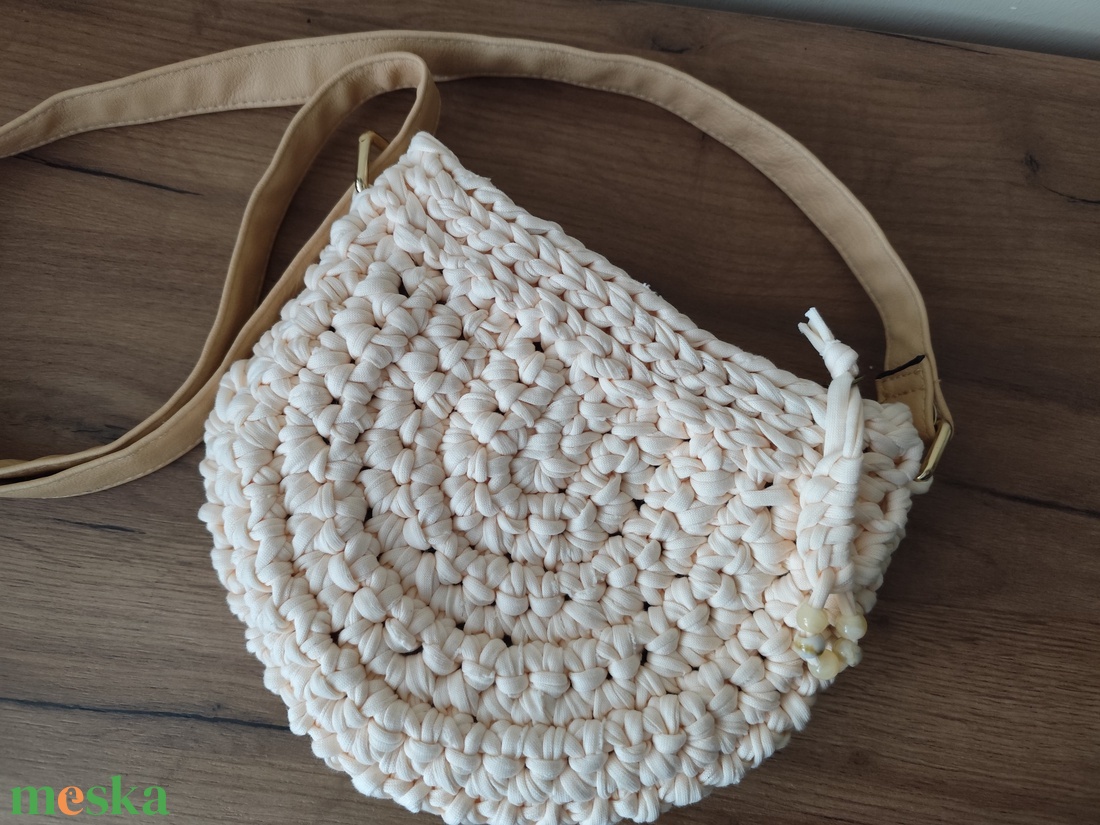 Horgolt oldaltáska  - táska & tok - kézitáska & válltáska - vállon átvethető táska - Meska.hu