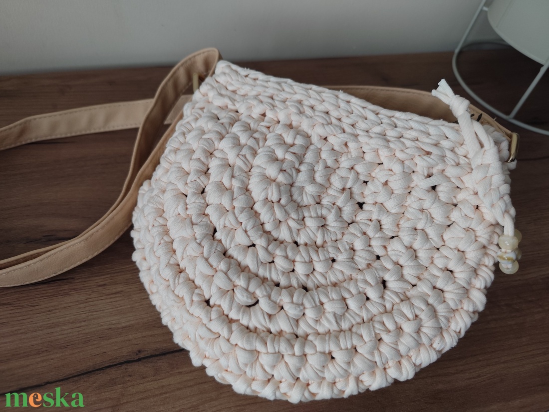 Horgolt oldaltáska  - táska & tok - kézitáska & válltáska - vállon átvethető táska - Meska.hu