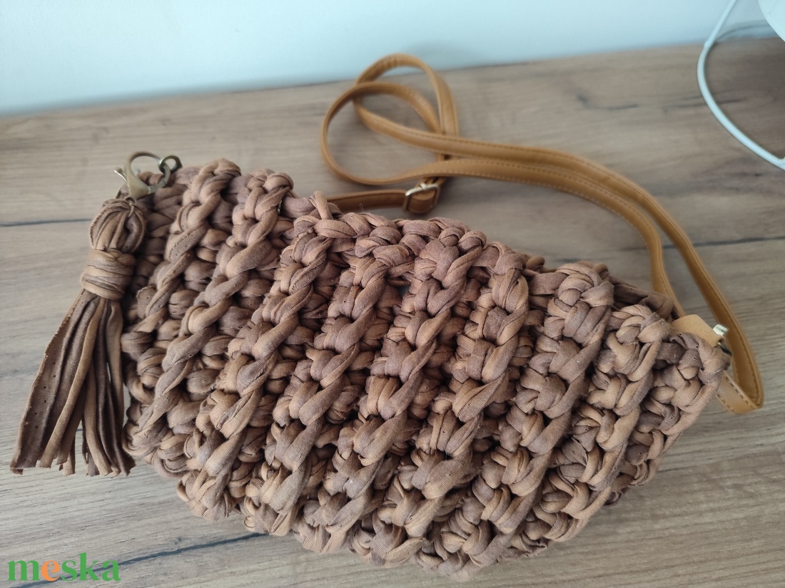 Horgolt oldaltáska  - táska & tok - kézitáska & válltáska - vállon átvethető táska - Meska.hu