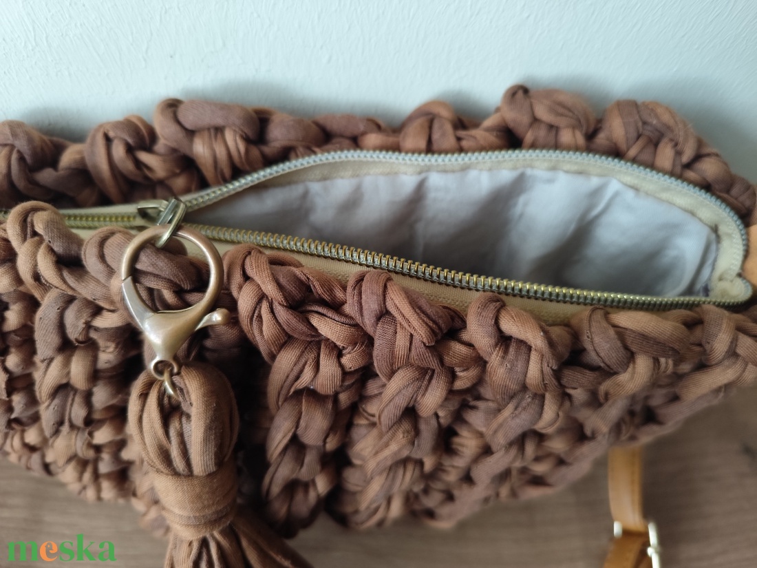 Horgolt oldaltáska  - táska & tok - kézitáska & válltáska - vállon átvethető táska - Meska.hu