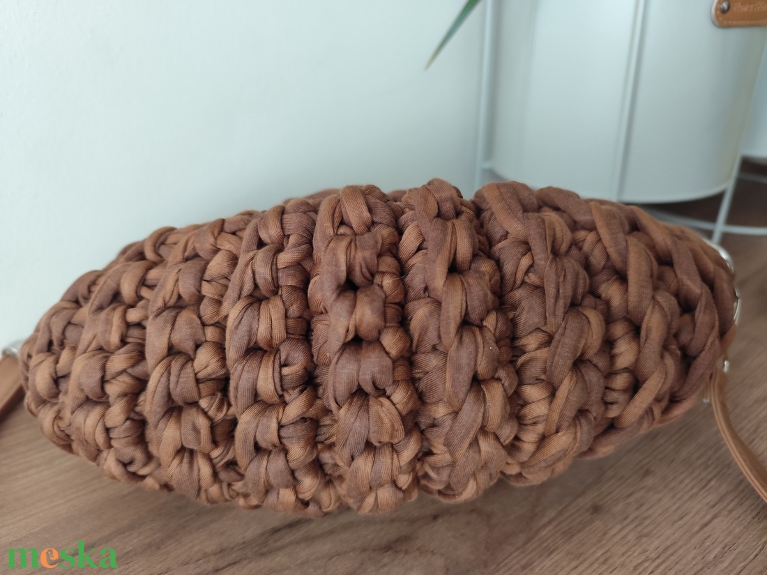 Horgolt oldaltáska  - táska & tok - kézitáska & válltáska - vállon átvethető táska - Meska.hu