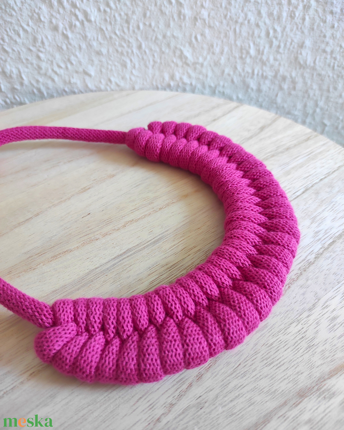 Kézzel készült pink kötél nyaklánc modern, könnyű és kényelmes ékszer, hétköznapi és alkalmi viselethez. - ékszer - nyaklánc - medál nélküli nyaklánc - Meska.hu Kézzel készült pink kötél nyaklánc modern, könnyű és kényelmes ékszer, hétköznapi és alkalmi viselethez. - ékszer - nyaklánc - medál nélküli nyaklánc - Meska.hu