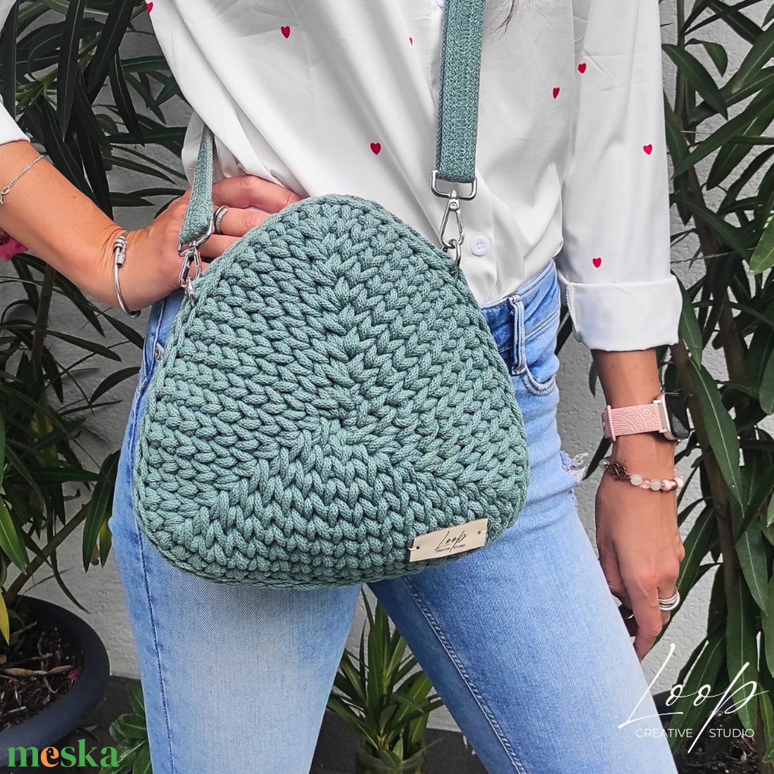 Kézzel horgolt háromszög alakú crossbody táska  egyedi kézműves darab, rendelésre a választott színeidben készítve - táska & tok - kézitáska & válltáska - kézitáska - Meska.hu