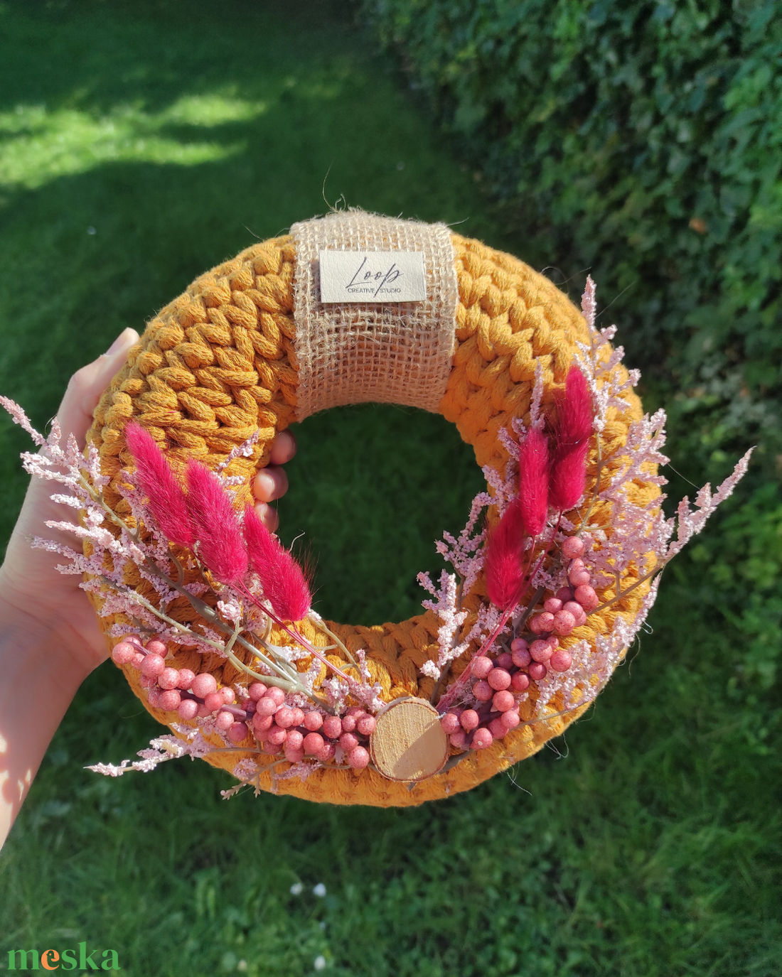 Őszi ajtódísz kézzel horgolt alapon okker sárga- bordó kombinációban - otthon & életmód - dekoráció - ajtó- és ablak dekoráció - ajtódísz & kopogtató - Meska.hu