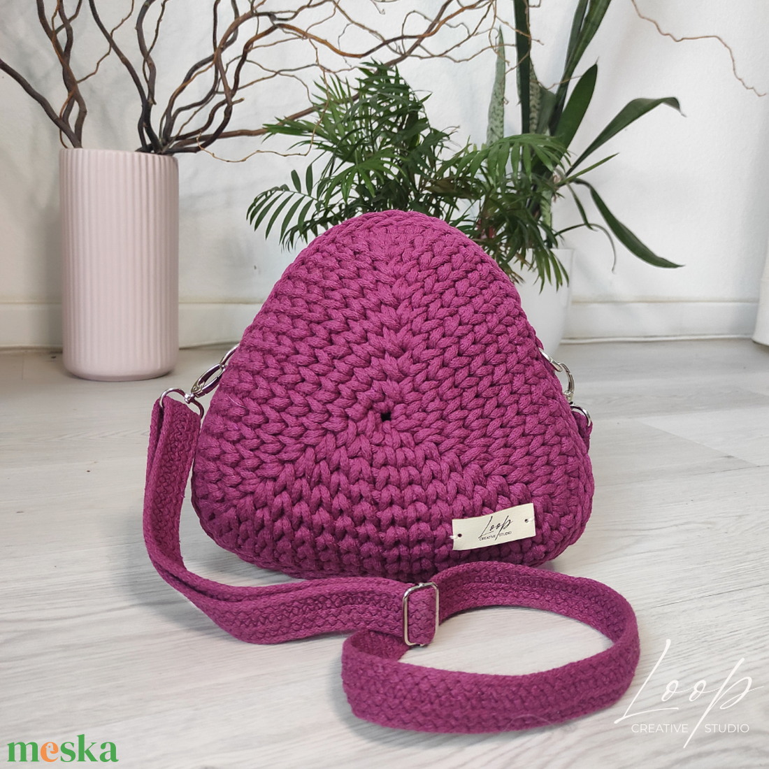 Kézzel horgolt háromszög alakú c crossbody táska  egyedi kézműves darab, amaránt színben - táska & tok - kézitáska & válltáska - kézitáska - Meska.hu Kézzel horgolt háromszög alakú c crossbody táska  egyedi kézműves darab, amaránt színben - táska & tok - kézitáska & válltáska - kézitáska - Meska.hu