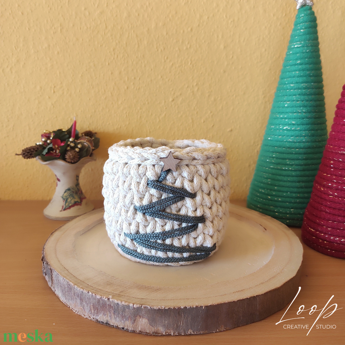 Horgolt karácsonyi kosár, kicsi  kézműves tároló / dekoráció - karácsony - karácsonyi lakásdekoráció - karácsonyi lakásdíszek - Meska.hu