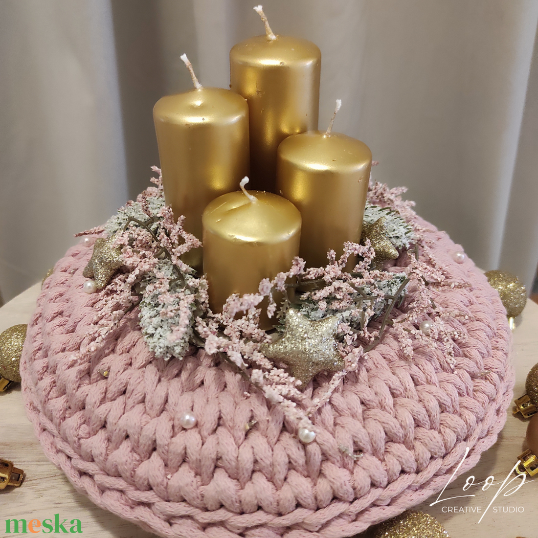 Adventi koszorú - horgolt púder alap, arany gyertyával - karácsony - adventi díszek - adventi koszorú - Meska.hu