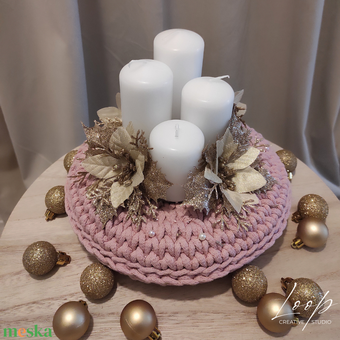 Adventi koszorú - horgolt púder alap, fehér gyertyával - karácsony - adventi díszek - adventi koszorú - Meska.hu