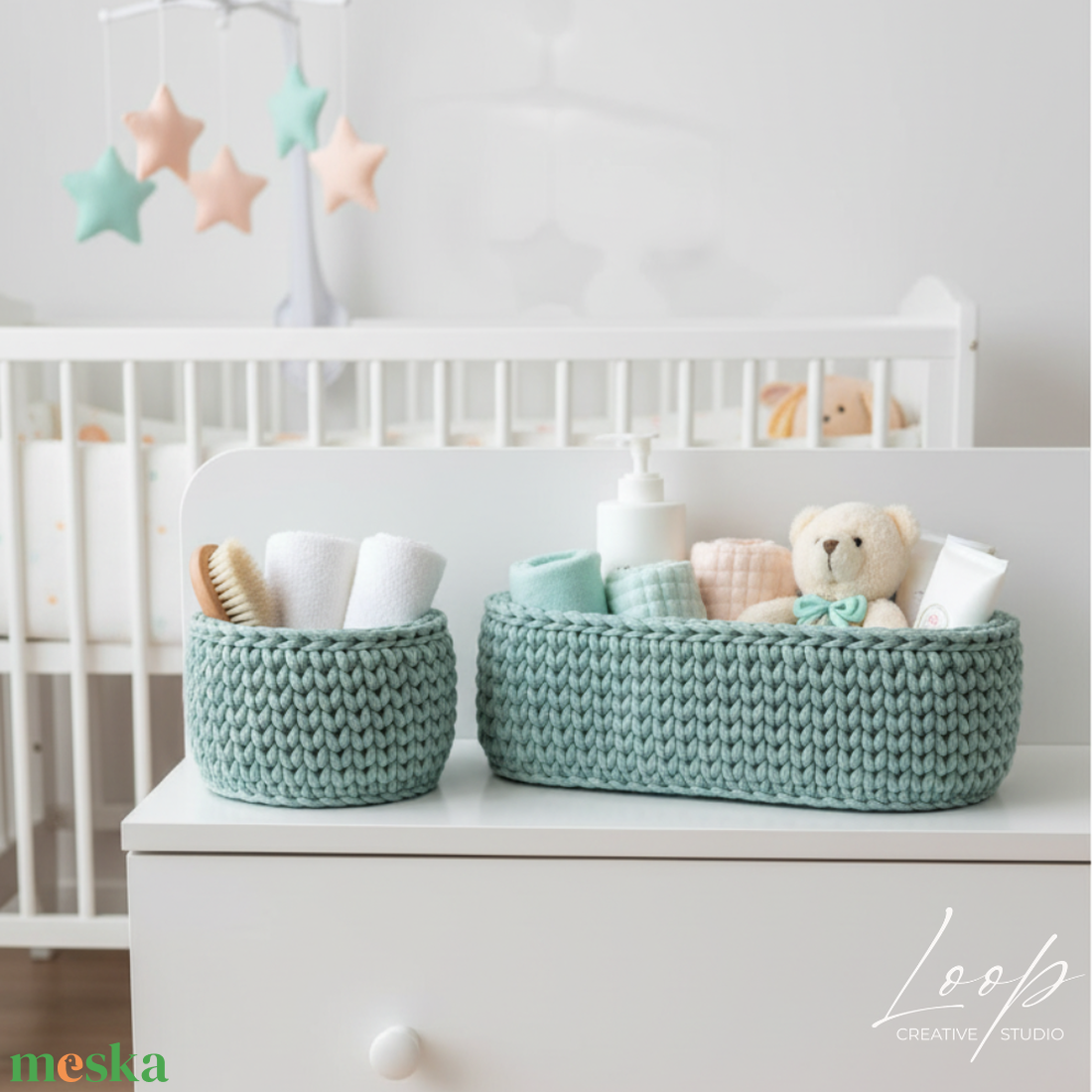 Babaváró ajándék szett � 2 db horgolt tároló kosár babaszobába - Loop Baby - baba - mama - babalátogató ajándékcsomag - Meska.hu