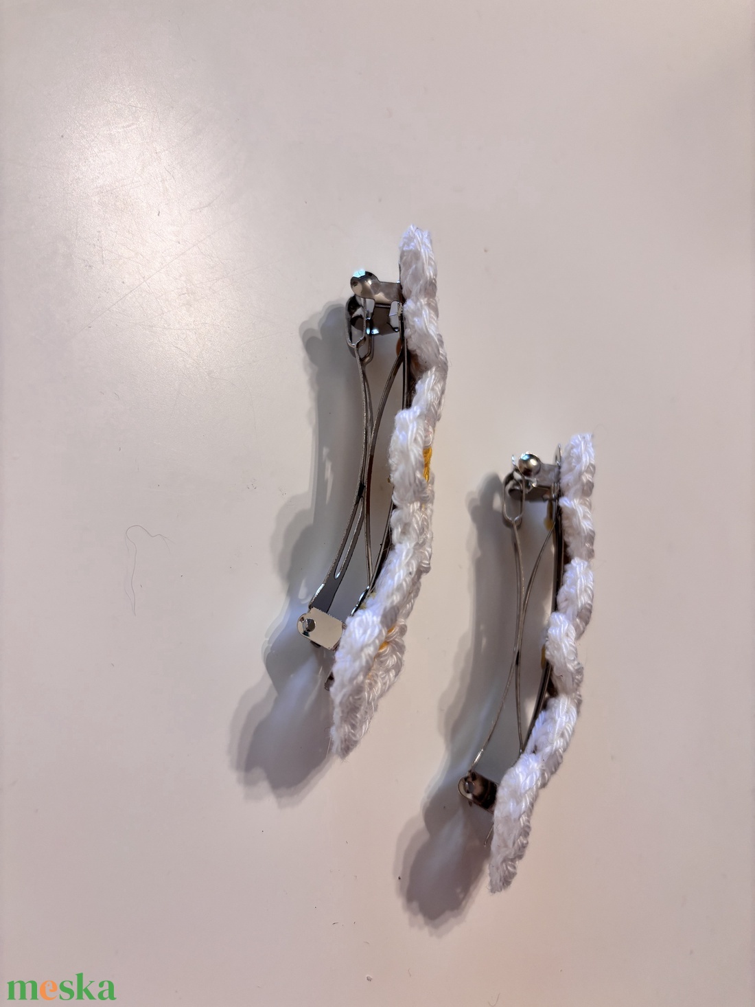 Margarétás horgolt hajcsat - ruha & divat - hajdísz & hajcsat - hajcsat & hajtű - Meska.hu