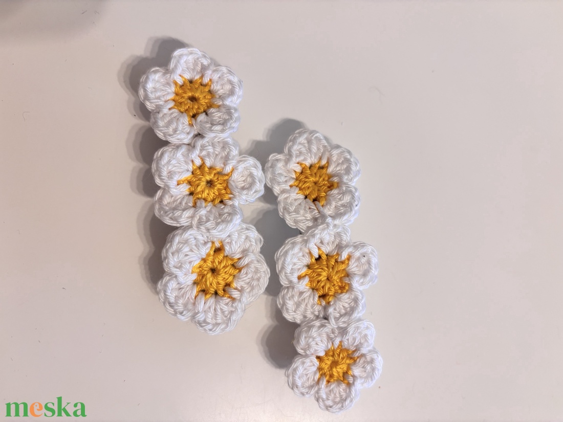 Margarétás horgolt hajcsat - ruha & divat - hajdísz & hajcsat - hajcsat & hajtű - Meska.hu