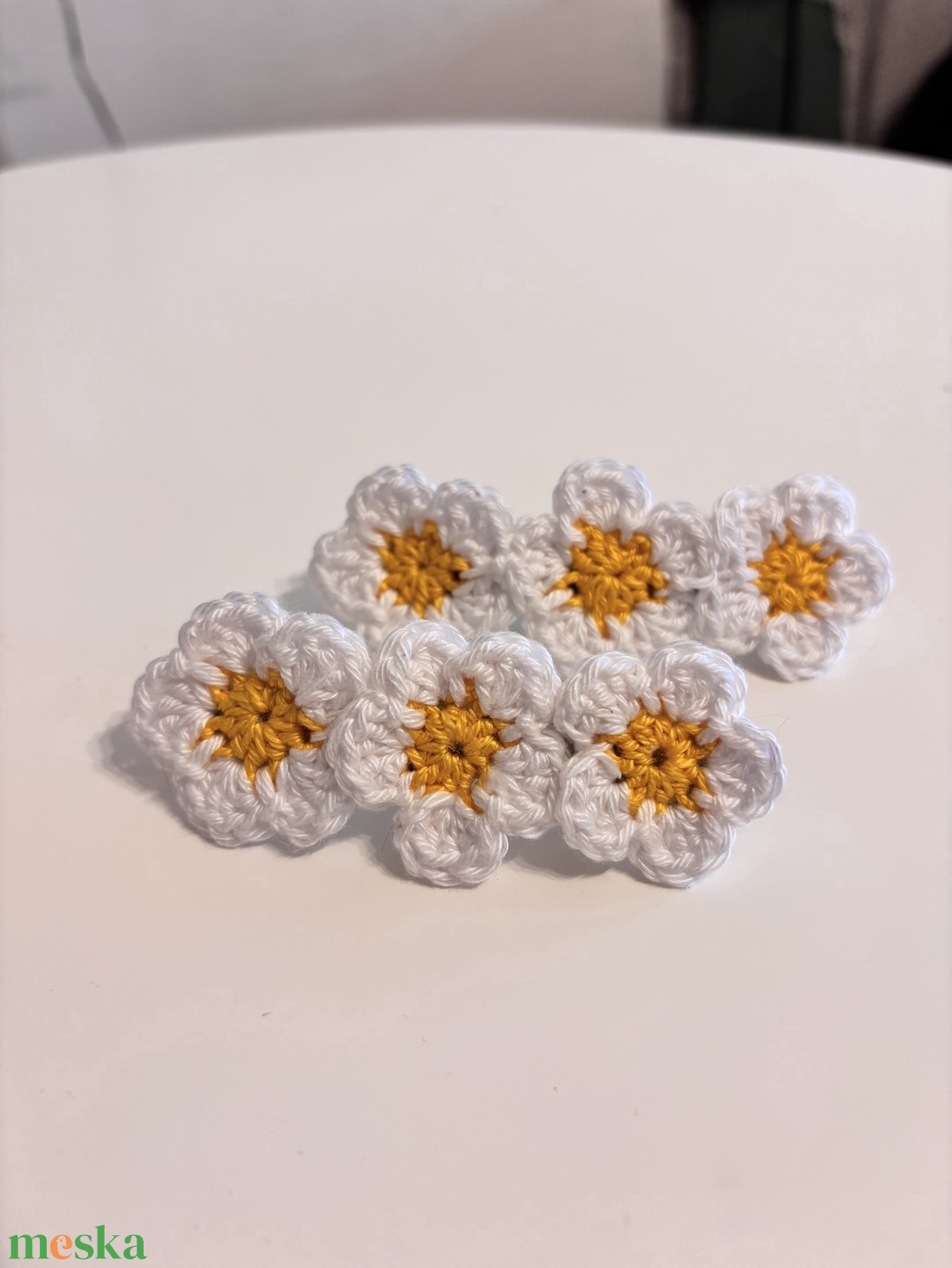 Margarétás horgolt hajcsat - ruha & divat - hajdísz & hajcsat - hajcsat & hajtű - Meska.hu