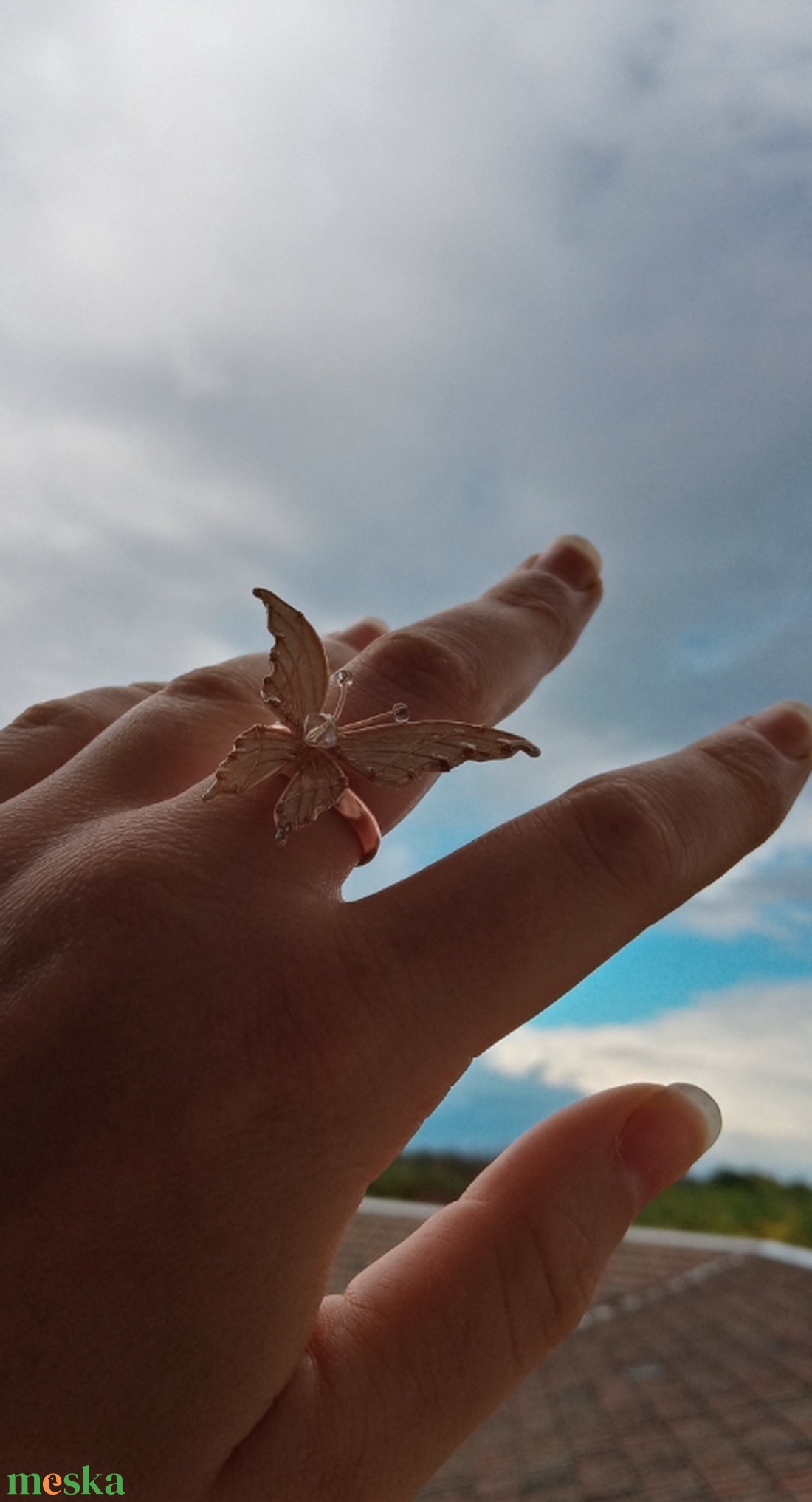Fehér pillangós gyűrű-Swarovski gyönggyel - ékszer - gyűrű - figurális gyűrű - Meska.hu