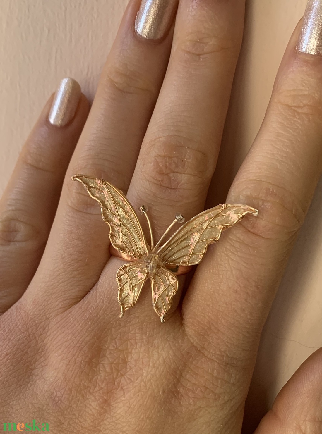 Fehér pillangós gyűrű-Swarovski gyönggyel - ékszer - gyűrű - figurális gyűrű - Meska.hu